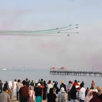 شاهد: فريق "الصقور السعودية" يقدم عروض جوية في سماء الكويت احتفالاً باليوم الوطني ال 62 لدولة الكويت