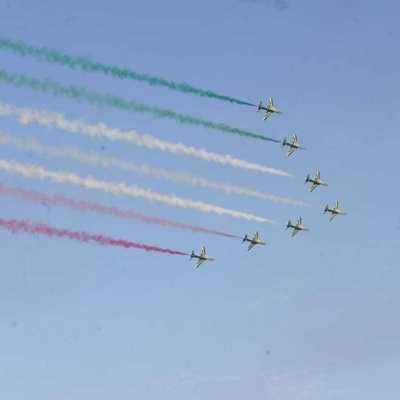 شاهد: فريق "الصقور السعودية" يقدم عروض جوية في سماء الكويت احتفالاً باليوم الوطني ال 62 لدولة الكويت