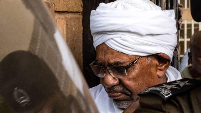 تدهور الحالة الصحية للرئيس السوداني السابق "عمر البشير" ونقله للعناية المركزة