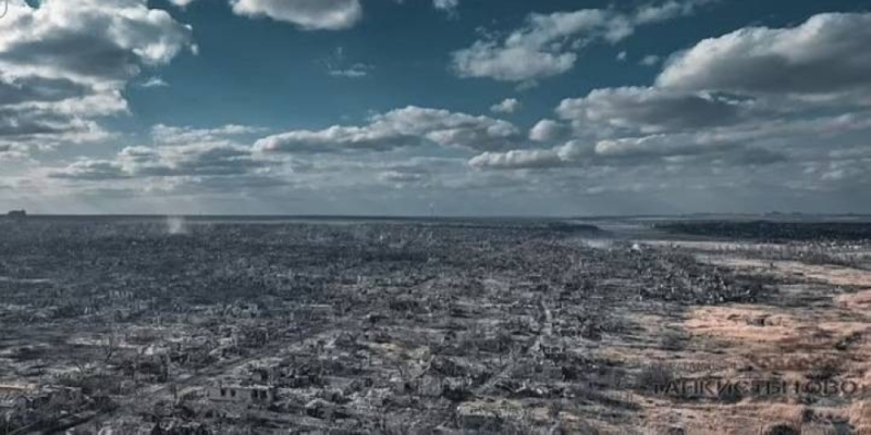 شاهد.. لقطات جوية تكشف كيف تحولت مدينة أوكرانية تضم 10 آلاف شخص إلى أنقاض