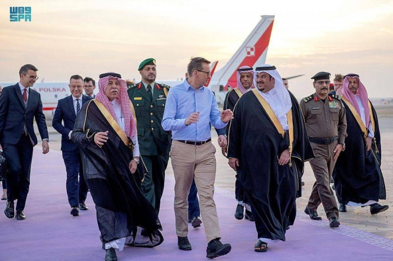 رئيس وزراء بولندا يصل إلى الرياض - صور
