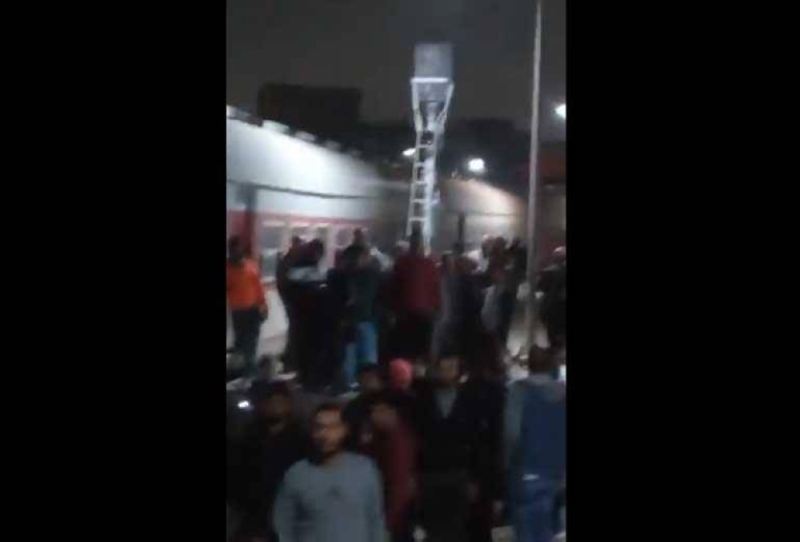 مصر.. شاهد .. خروج قطار عن مساره ووفاة شخصين وإصابة 23 آخرين