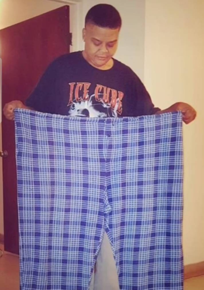 بعدما وصل لـ649 رطلاً.. شاهد: رجل "سمين" يخسر أكثر من نصف وزنه بدون أدوية ويكشف عن نظامه الغذائي 