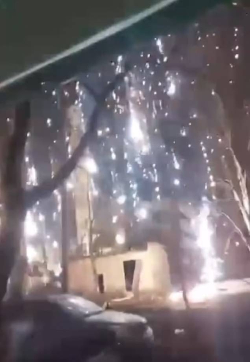 بعد مقتل أكثر من 500 جندي روسي خلال 24 ساعة الماضية .. شاهد: روسيا تمطر مدينة أوكرانية بالقنابل الحارقة