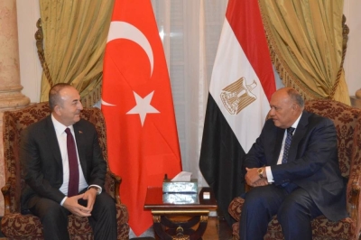 بالصور وزير الخارجية التركي يصل مصر في أول زيارة له منذ 11 عاما