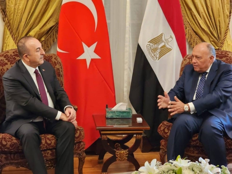 بالصور.. وزير الخارجية التركي يصل مصر في أول زيارة منذ 11 عاما