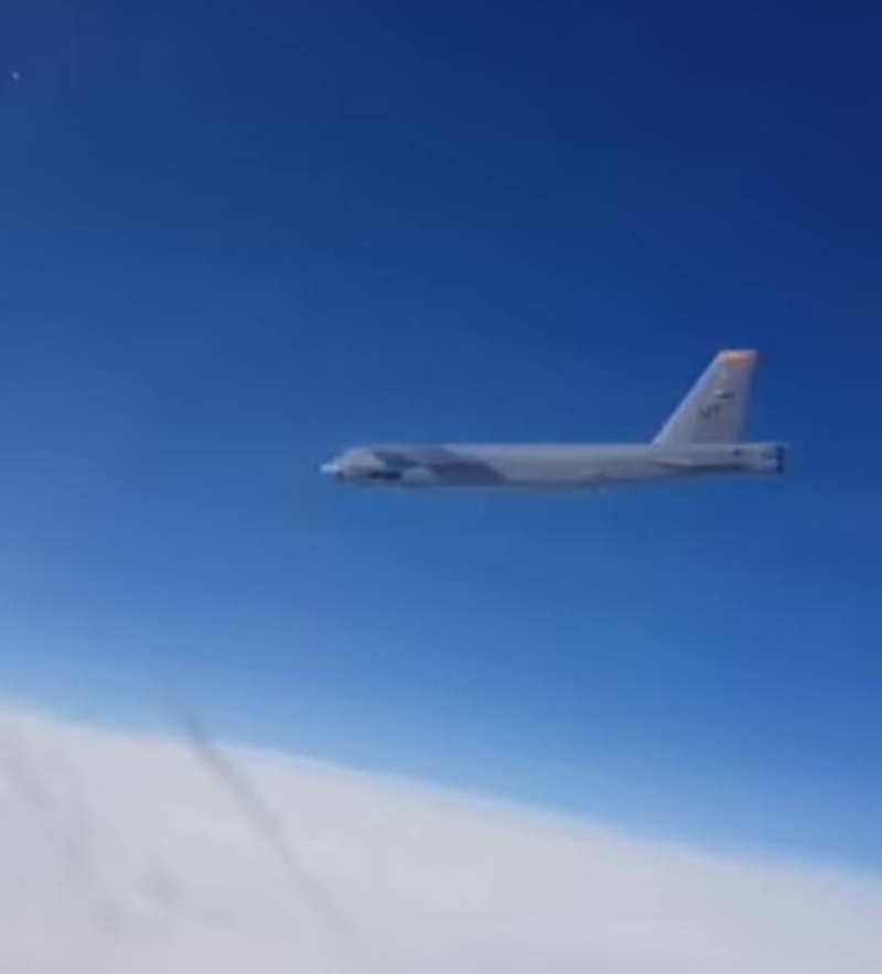 شاهد: لحظة اعتراض طائرة روسية قاذفتين نوويتين أمريكيتين فوق بحر البلطيق