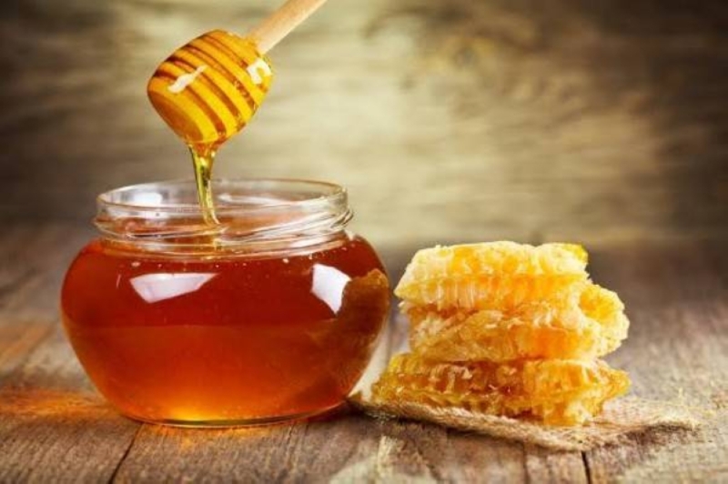 مخلوط بالسكر الرخيص.. العسل المعروض للبيع في بريطانيا مغشوش بنسبة 93%