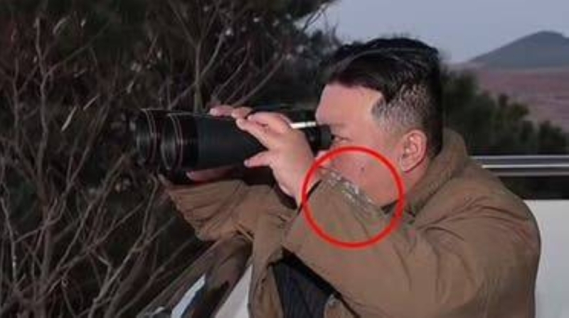 حارسه يواجه عقوبة الإعدام.. شاهد: ما رصده زعيم كوريا الشمالية على ملابسه أثناء تجربة إطلاق صاروخ باليستي