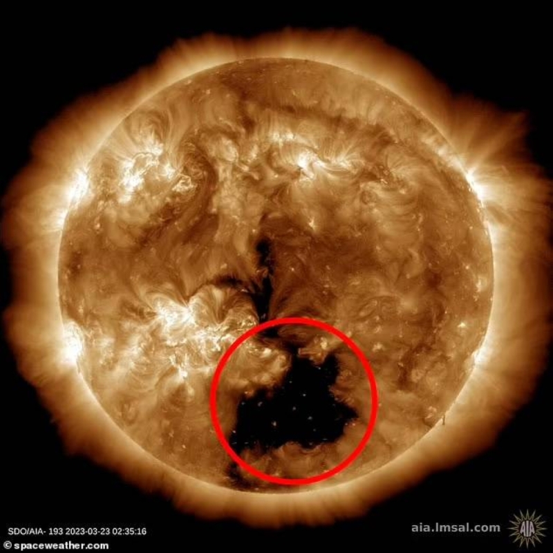 شاهد: ظهور ثقب عملاق فجأة على سطح الشمس يمكن أن يسبب مشكلة للحياة على الأرض