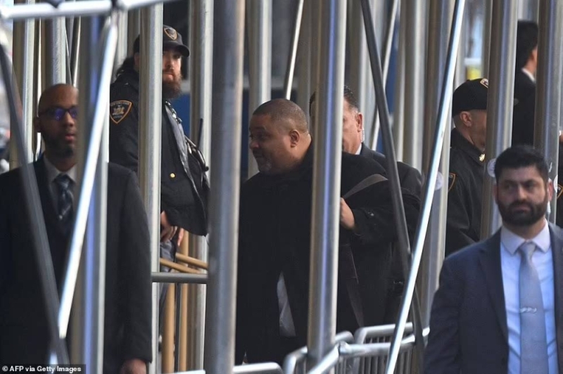 شاهد:لحظة وصول ترامب  إلى مكتب المدعي العام في مانهاتن وهو الآن قيد الاعتقال
