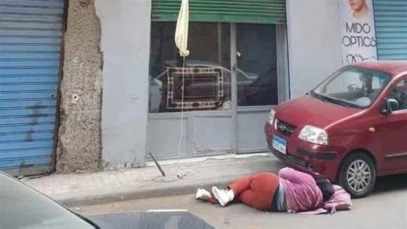 طبيبة مصرية تحاول الهروب من اعتداء زوجها عليها بطريقة صادمة  .. فحدثت المفاجأة !