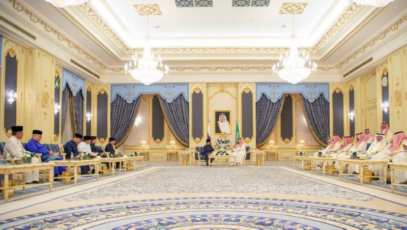 بالصور : ولي العهد‬⁩ يستقبل في الديوان الملكي في جدة  سلطان بروناي دار السلام