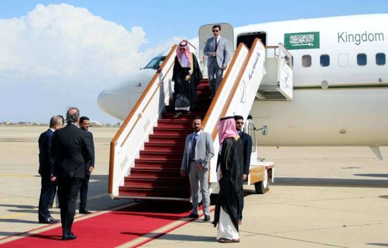 شاهد : لحظة وصول وزير الخارجية الأمير "فيصل بن فرحان " دمشق‬⁩ في زيارة رسمية لسوريا