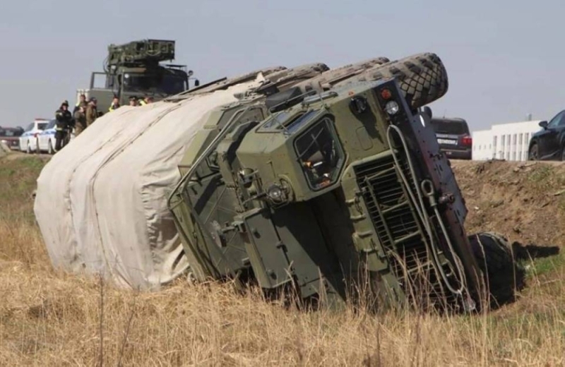 بالصور .. جندي روسي مخمور يحطم منظومة صواريخ بقيمة 160 مليون دولار