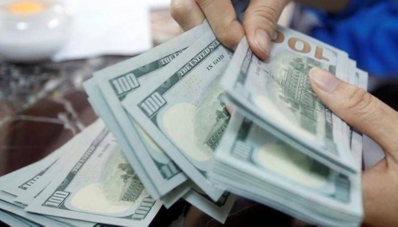 خبراء اقتصاديون يكشفون عن توقعاتهم بشأن سعر صرف الجنيه المصري مقابل الدولار بنهاية 2024