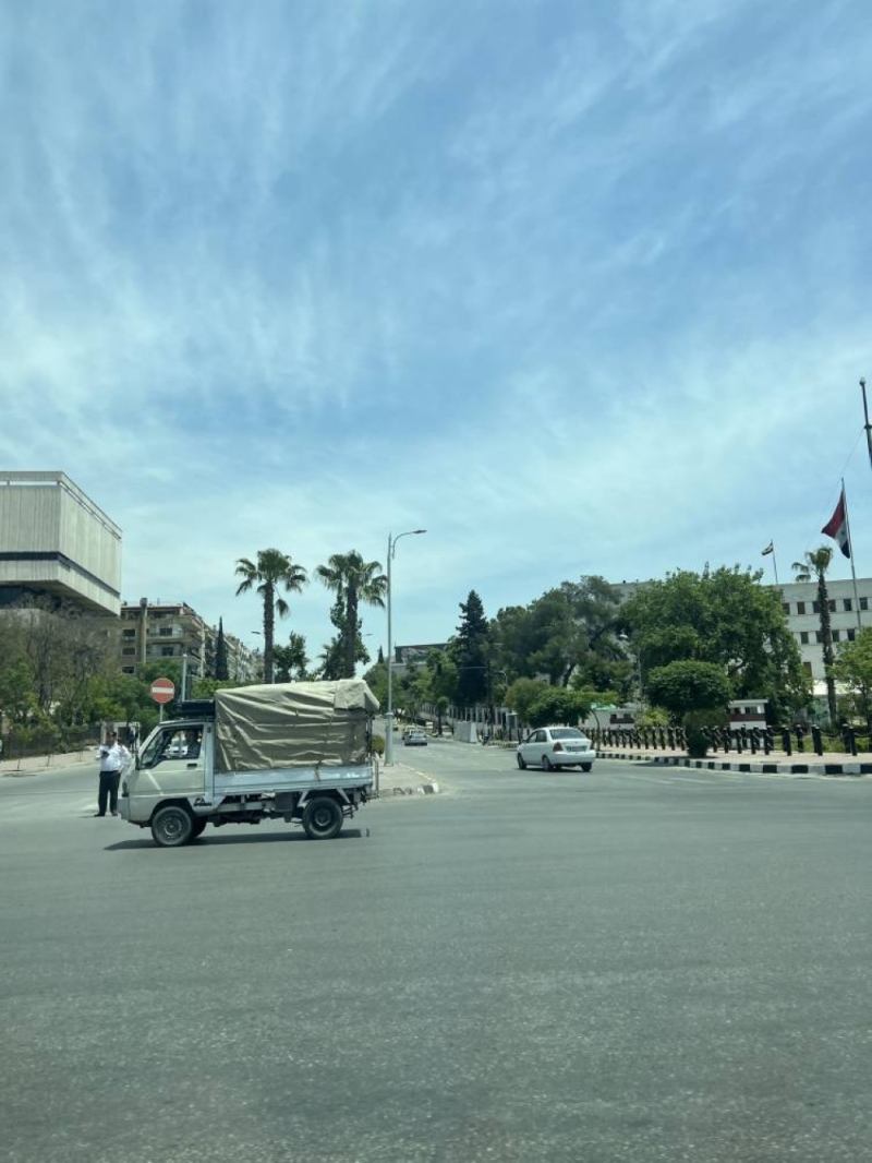 بعد لقاء الأسد.. شاهد: سفير السعودية بالأردن ينشر صورة من شارع بدمشق ويعلق