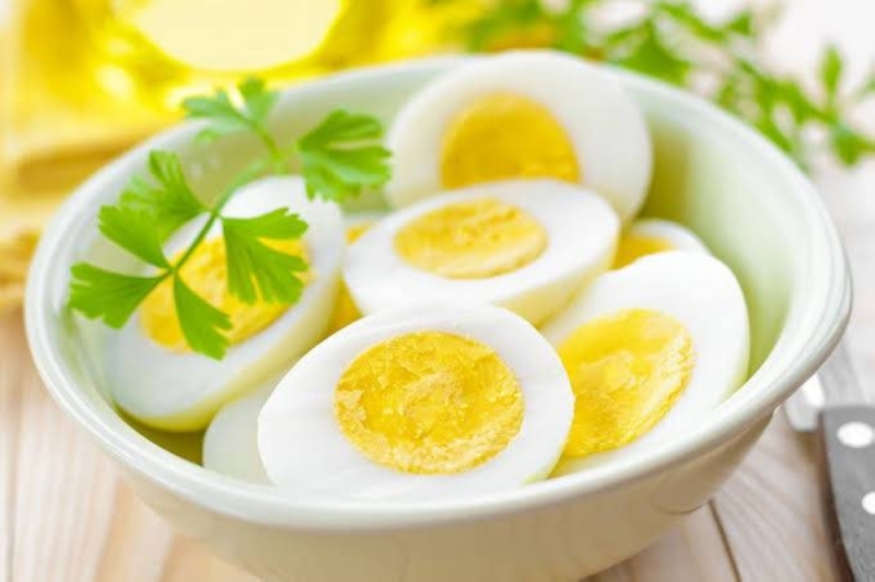 ماذا يحدث لجسمك عند تناول البيض يوميا؟.. خبيرة تغذية تجيب