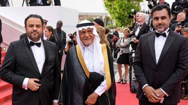 شاهد: حضور  الأمير "تركي الفيصل" لـ⁧‫ مهرجان كان السينمائي‬⁩