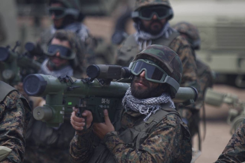 شاهد.. عناصر حزب الله ينفذون تدريبات عسكرية بالصواريخ والدبابات.. ويثيرون غضب اللبنانيين