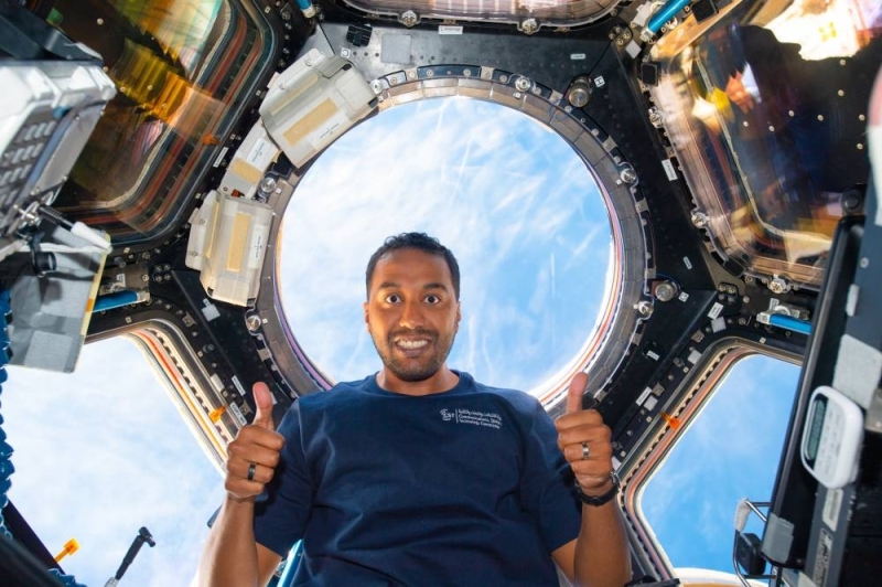 شاهد .. رائد الفضاء "علي القرني" ينشر صور جديدة من داخل  محطة الفضاء الدولية