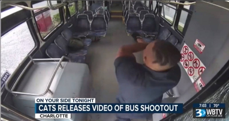 شاهد: تبادل لإطلاق النار بين راكب وسائق داخل حافلة في أمريكا