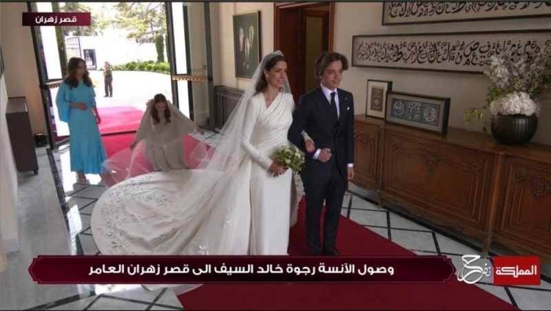 شاهد: لحظة وصول العروس رجوة السيف إلى قصر زهران