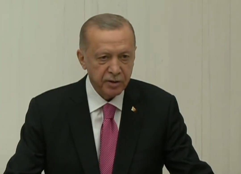 شاهد: الرئيس التركي  أردوغان يقسم بشرفه وعرضه التمسك بـ " مبادئ أتاتورك والعلمانية"