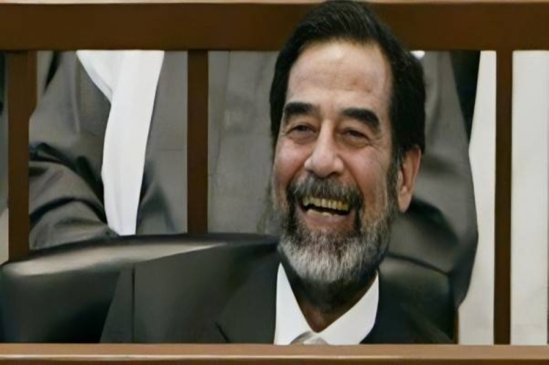 حقيقة الصورة المتداولة لـ"صدام حسين" وهو يضحك لحظة الحكم بإعدامه قبل 17 عاماً