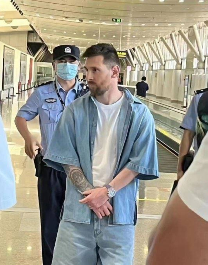 شاهد : لحظة إيقاف ميسي في المطار ومنعه من دخول الصين
