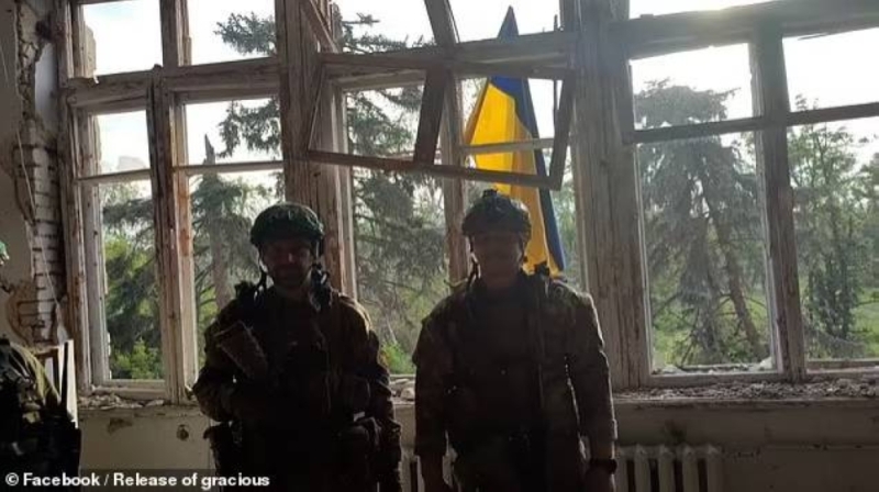 شاهد .. الجيش الأوكراني يعلن استعادة بلدة محتلة من قبل الجيش الروسي ويأسر عددا من جنوده