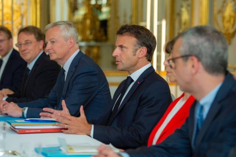 شاهد : ولي العهد  والرئيس الفرنسي يعقدان اجتماعًا ثنائيًا موسعًا  في قصر الإليزيه بالعاصمة باريس