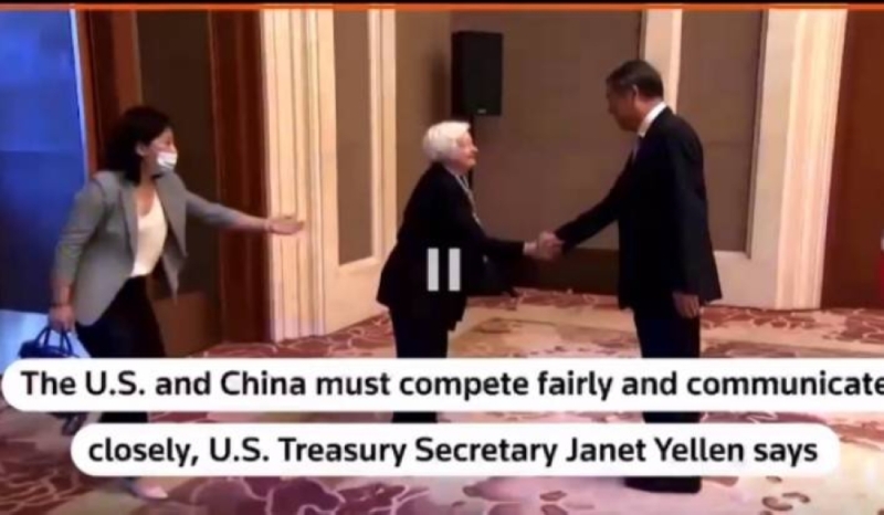 شاهد: ردة فعل غريبة لوزيرة الخزانة الأمريكية خلال لقائها بنظيرها الصيني تعرضها للانتقادات