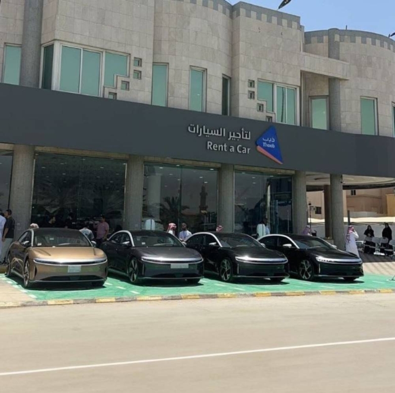 لأول مرة..  شاهد:  عرض سيارات " لوسيد الكهربائية" للتأجير في السعودية