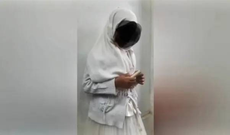تناوبوا على تعذيبها .. بالفيديو : قصة طفلة يمنية تعرضت لمعاملة وحشية على يد والدها وأقاربها قبل بيعها كجارية بمبلغ صادم