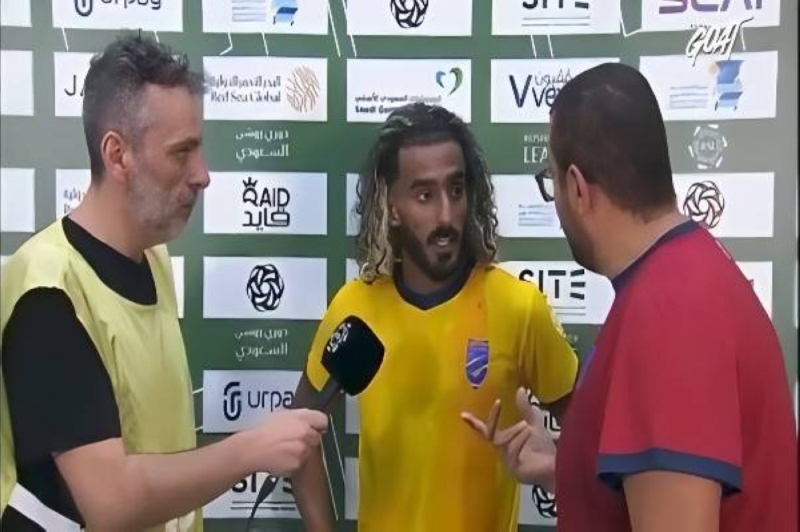 شاهد.. لاعب سعودي يستعين بمترجم أثناء مقابلة مع قناة برازيلية