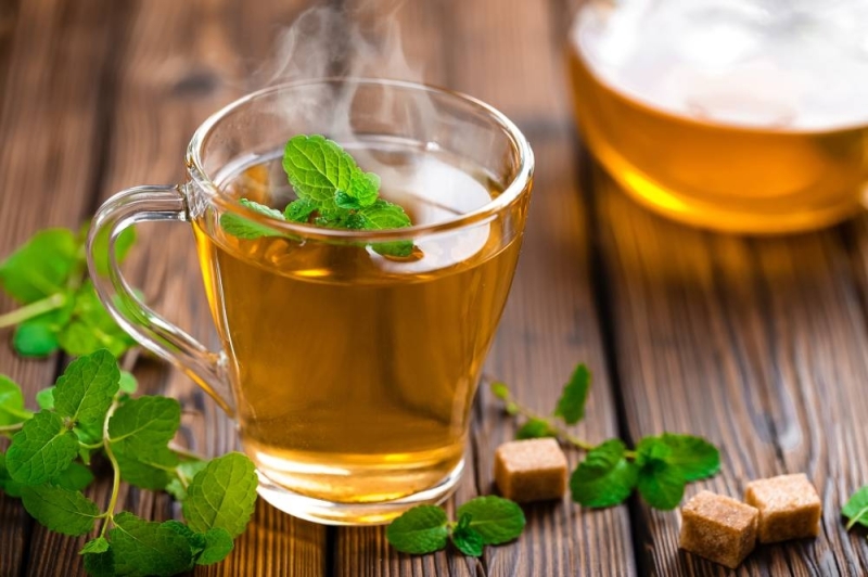 ماذا يحدث للجسم عند تناول الشاي الأخضر بدون سكر؟