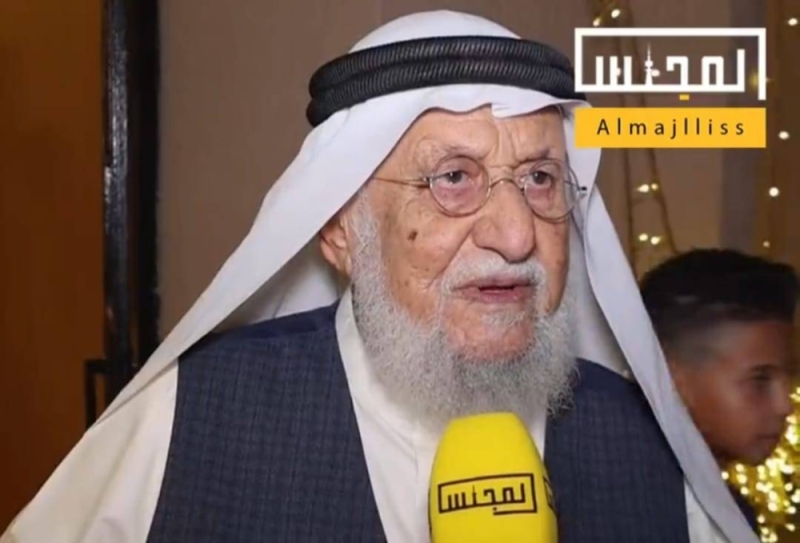 "فيك شدة طارح".. شاهد: الفنان الكويتي محمد المنيع في عمر الـ 93 يرد على سؤال عن حالته الصحية