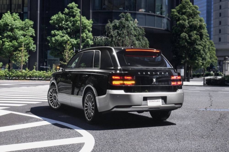 بالصور: "تويوتا" تعلن عن سيارتها الجديدة" سينشري " موديل 2024.. وتكشف عن مواصفاتها وسعرها المتوقع