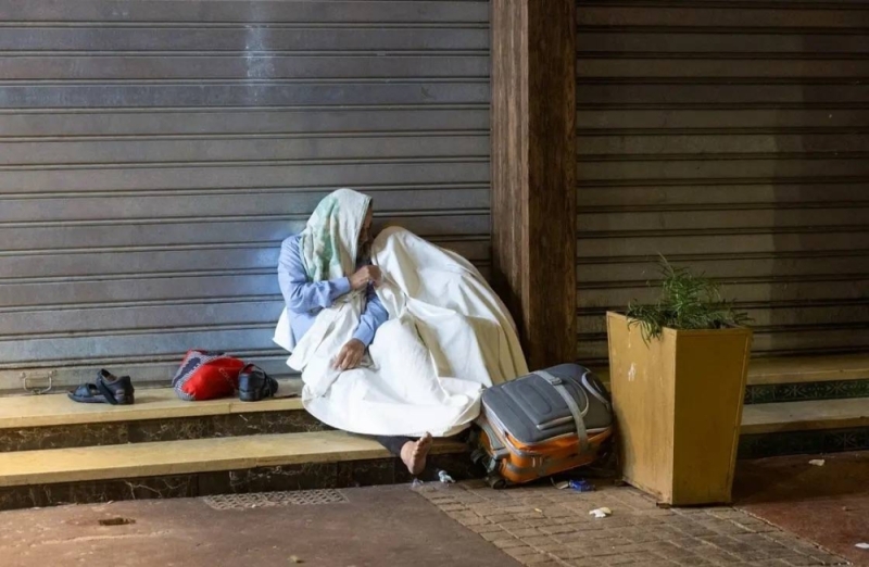 ناموا في الشوارع.. شاهد كيف قضى المغاربة ليلتهم بعد الزلزال العنيف