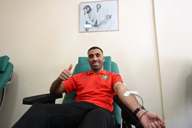 بالصور: لاعبو منتخب المغرب والمدير الفني يتبرعون بالدم لضحايا الزلزال