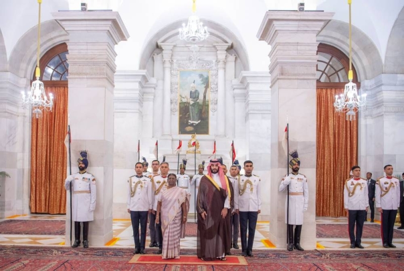 بالصور : ولي العهد يجتمع مع رئيسة الهند ويشرف مأدبة عشاء أقامتها له  في القصر الرئاسي في نيودلهي