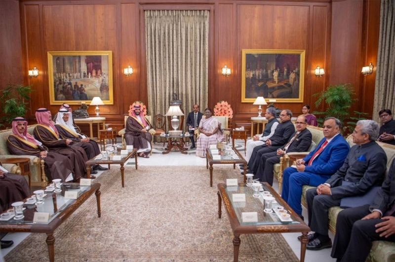 بالصور : ولي العهد يجتمع مع رئيسة الهند ويشرف مأدبة عشاء أقامتها له  في القصر الرئاسي في نيودلهي