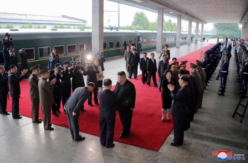 شاهد..  لقطات من مغادرة زعيم ‎كوريا الشمالية في قطاره المصفح متوجهًا إلى ‎روسيا