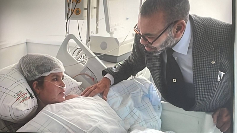 شاهد: ملك المغرب يزور مصابين الزلزال المدمر بمستشفى مراكش ويتبرع بالدم