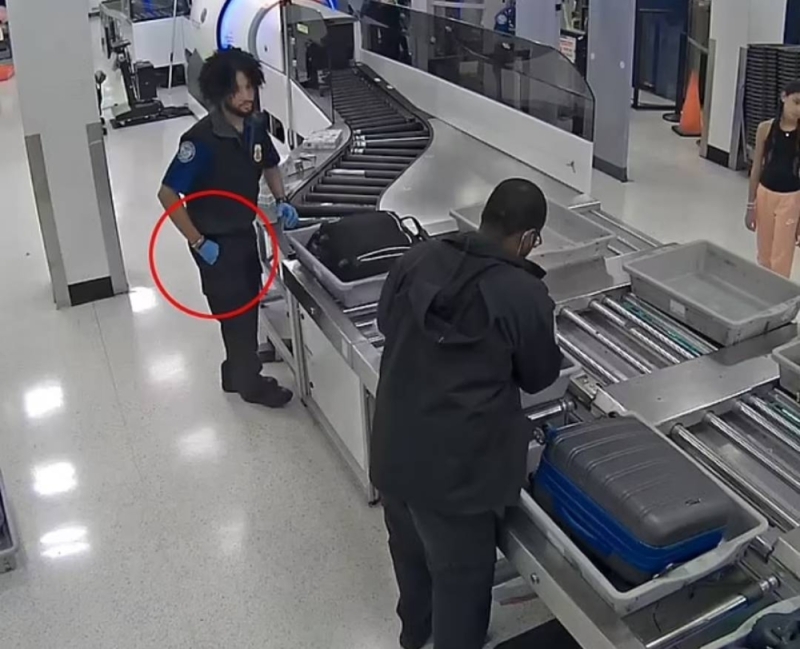 شاهد.. موظفان في مطار ميامي الأمريكي يسرقان أمتعة المسافرين عند جهاز  تفتيش الحقائب