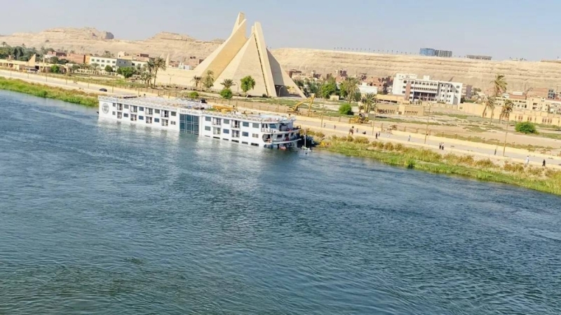 مصر: تفاصيل غرق فندق عائم في النيل ومسؤول يكشف ملابسات الحادث