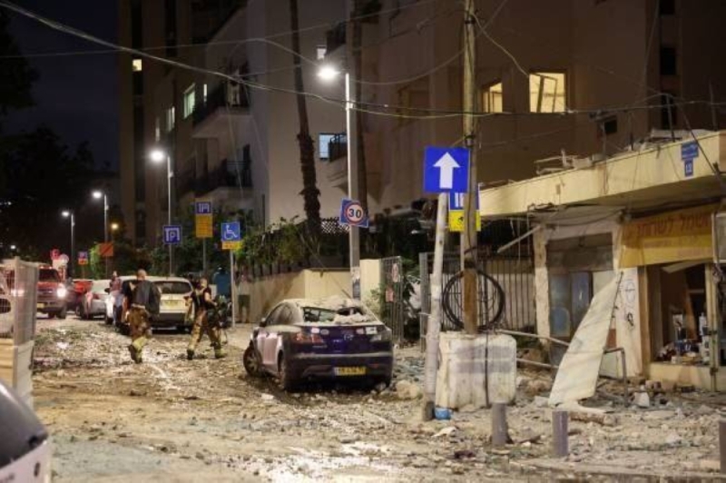 شاهد .. أول صور توثق حجم الدمار والأضرار البالغة في المباني في تل أبيب بعد إطلاق صواريخ غزة