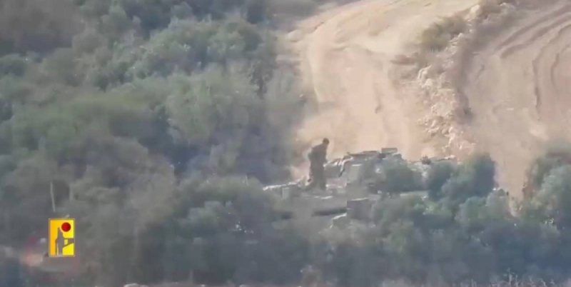 حزب الله يهاجم مواقع إسرائيلية ويدمر دبابة "ميركافا".. والجيش الإسرائيلي يرد بقصف مواقع  عسكرية في لبنان