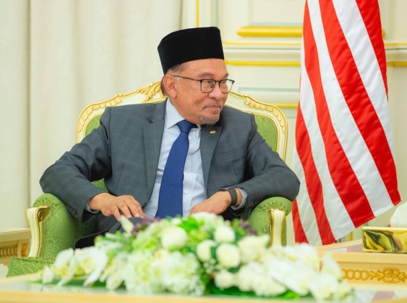 شاهد .. ولي العهد ورئيس وزراء ماليزيا يعقدان جلسة مباحثات رسمية في قصر اليمامة بالرياض